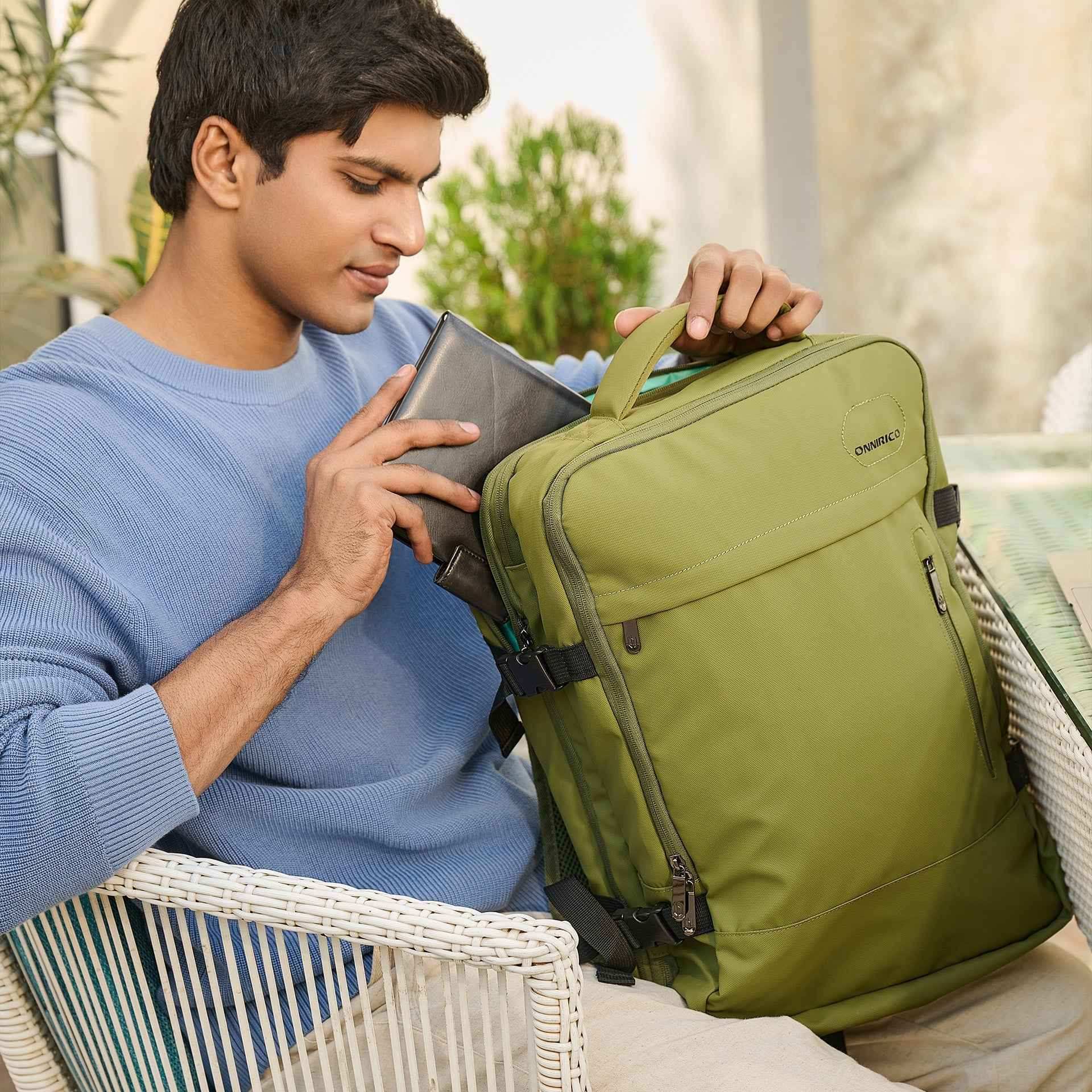From Work to Travel: The Only Backpack You'll Ever Need (Stylish & Smart!) - Onnirico